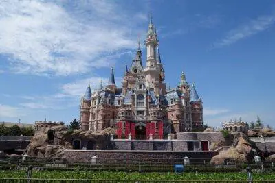 Shanghai_disneyland_castle