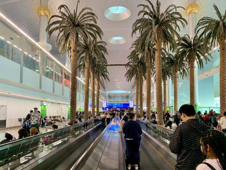 Dubai_International_Airport_interior_of_Terminal_3,_2019,_04